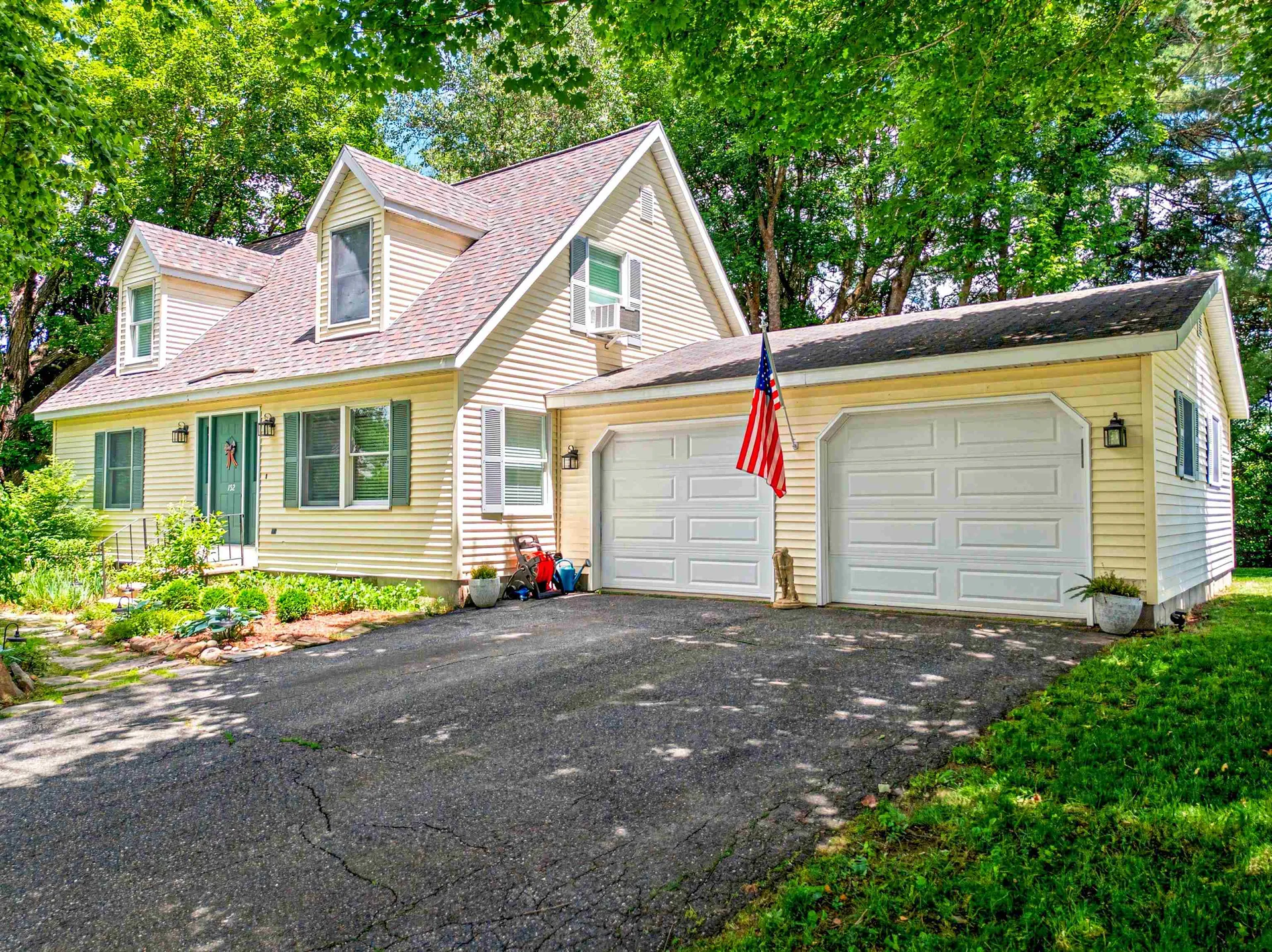 152 Cross Street Hartford VT 05001