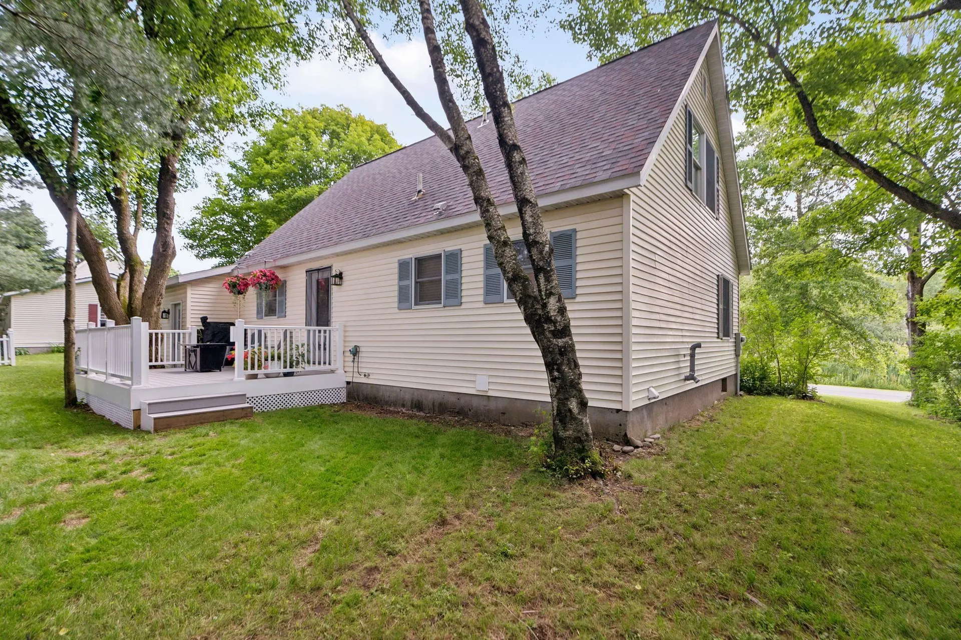 152 Cross Street Hartford VT 05001