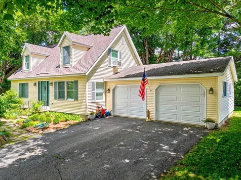 152 Cross Street Hartford VT 05001