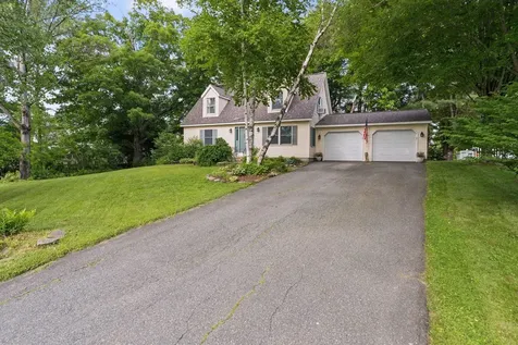 152 Cross Street Hartford VT 05001