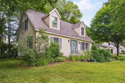 152 Cross Street Hartford VT 05001