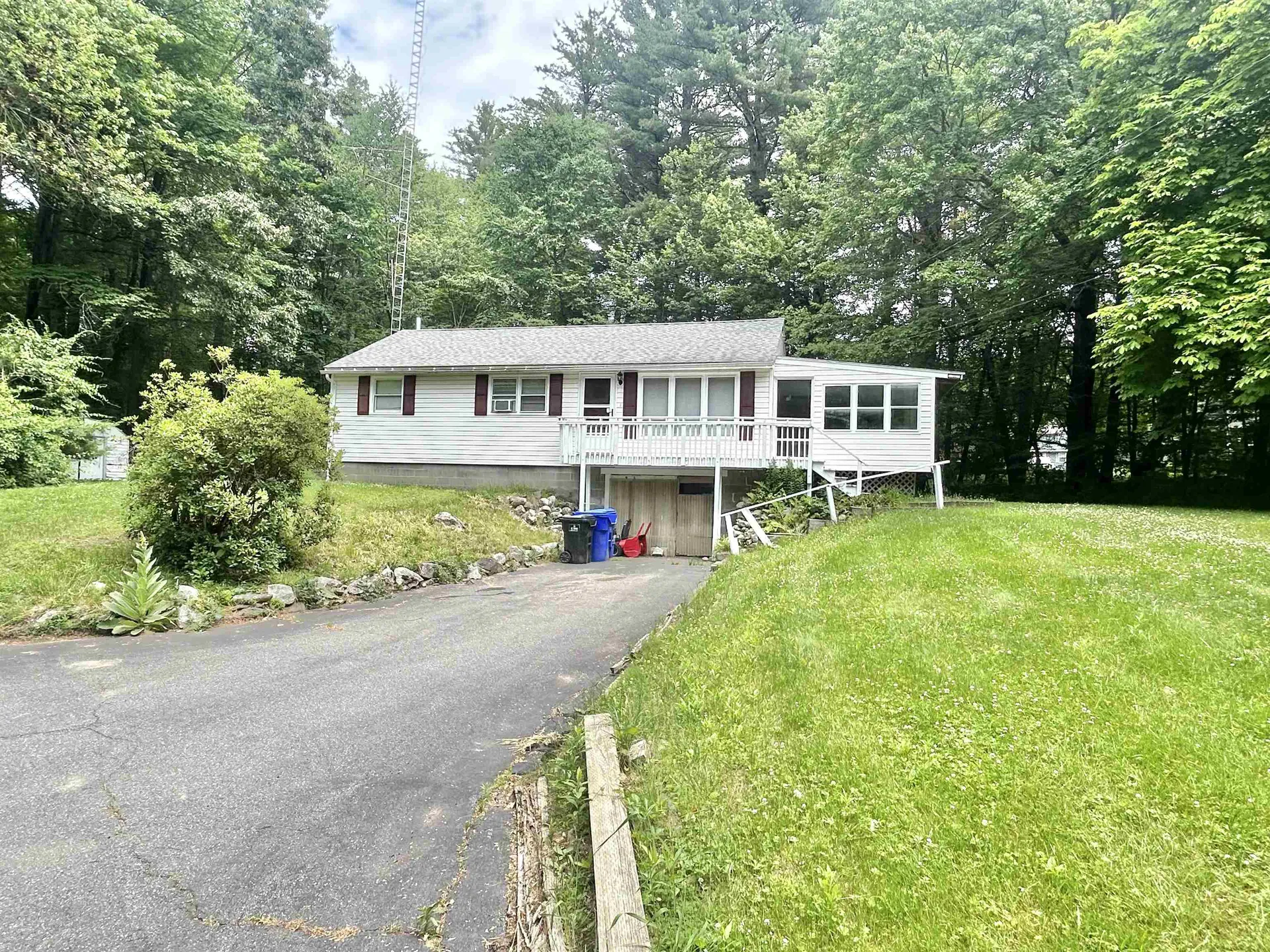 8 Hardy Road Hudson NH 03051