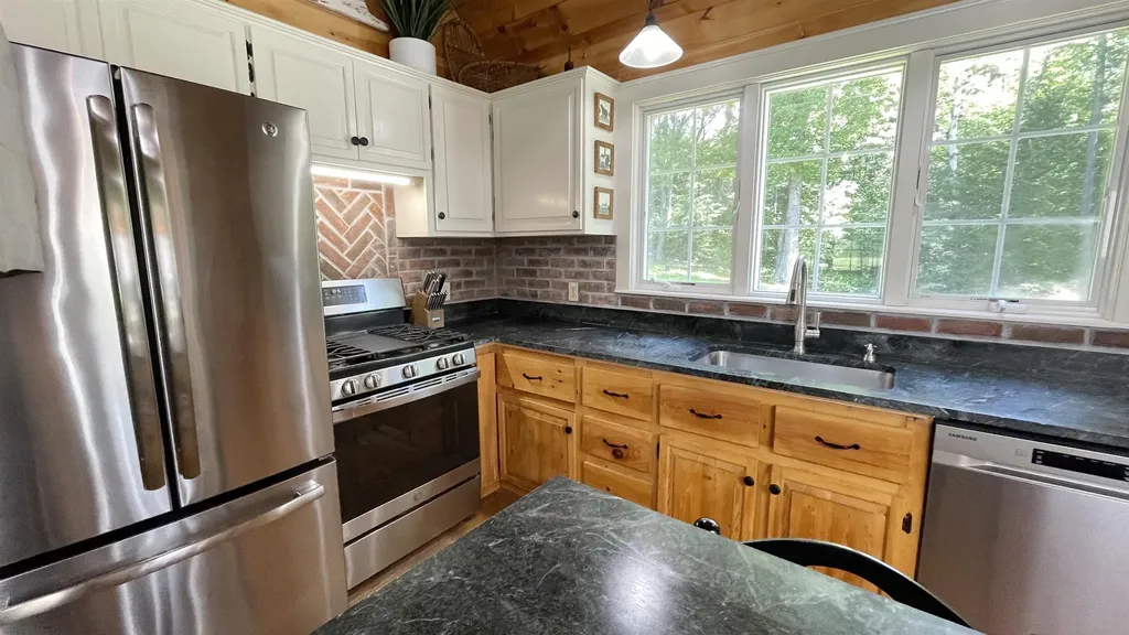 60 Whites Road Dover VT 05356