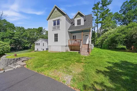 17 Trues Parkway Sandown NH 03873