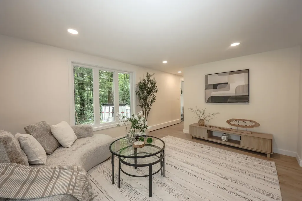 24 Mountain Road Raymond NH 03077