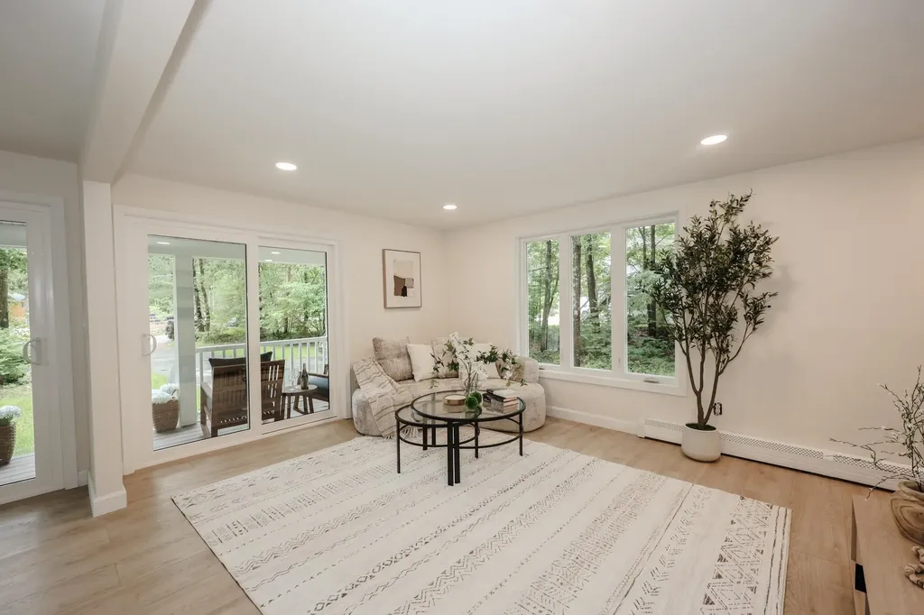 24 Mountain Road Raymond NH 03077