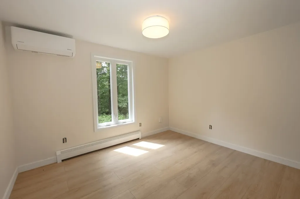 24 Mountain Road Raymond NH 03077