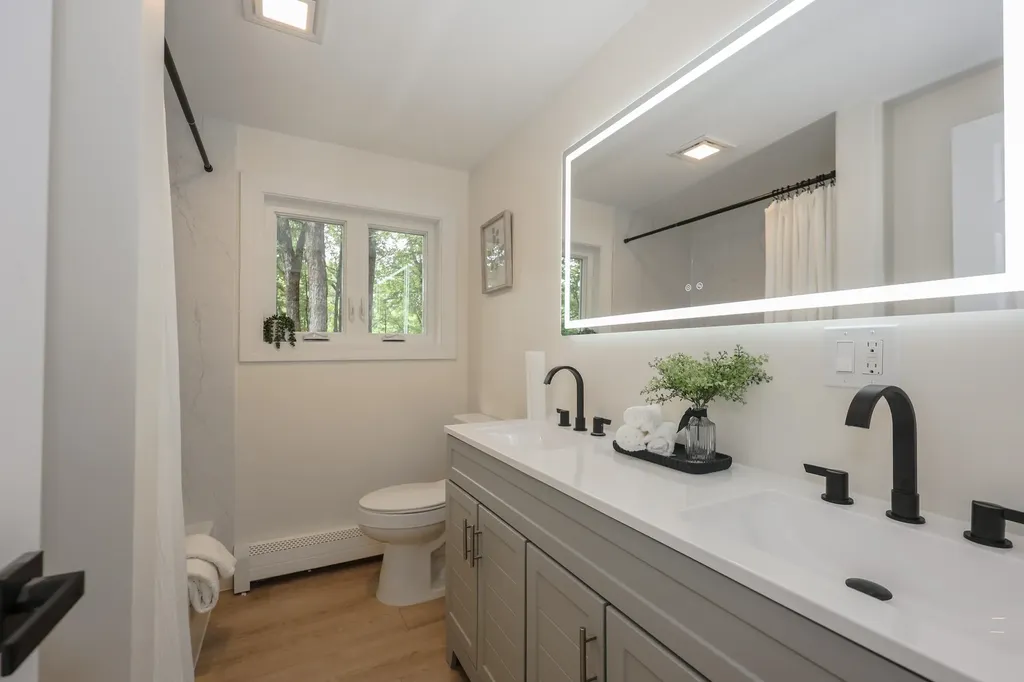 24 Mountain Road Raymond NH 03077