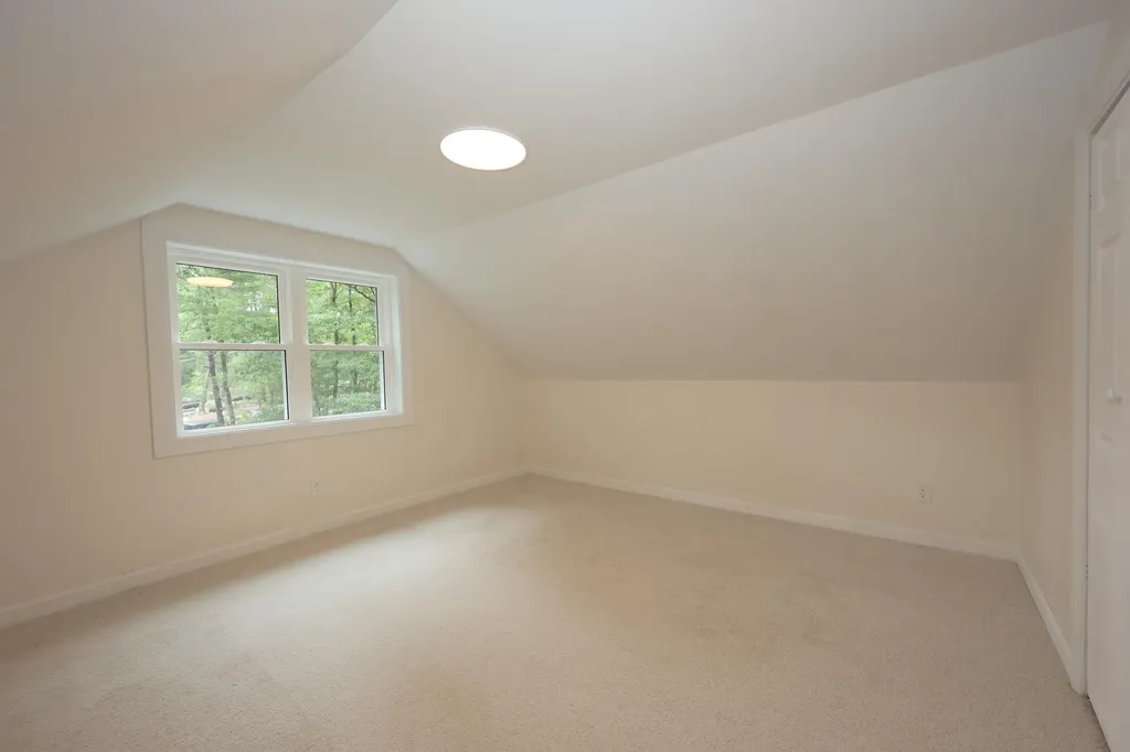24 Mountain Road Raymond NH 03077