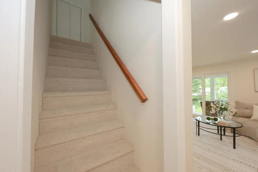 24 Mountain Road Raymond NH 03077