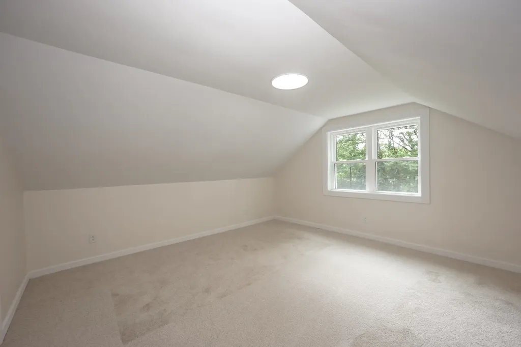 24 Mountain Road Raymond NH 03077