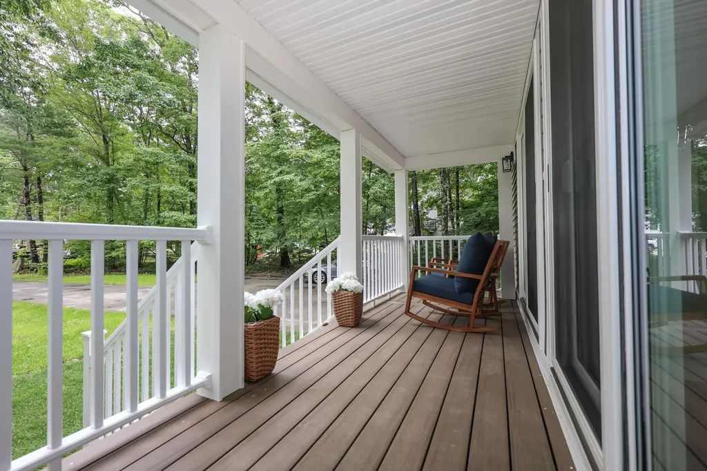 24 Mountain Road Raymond NH 03077