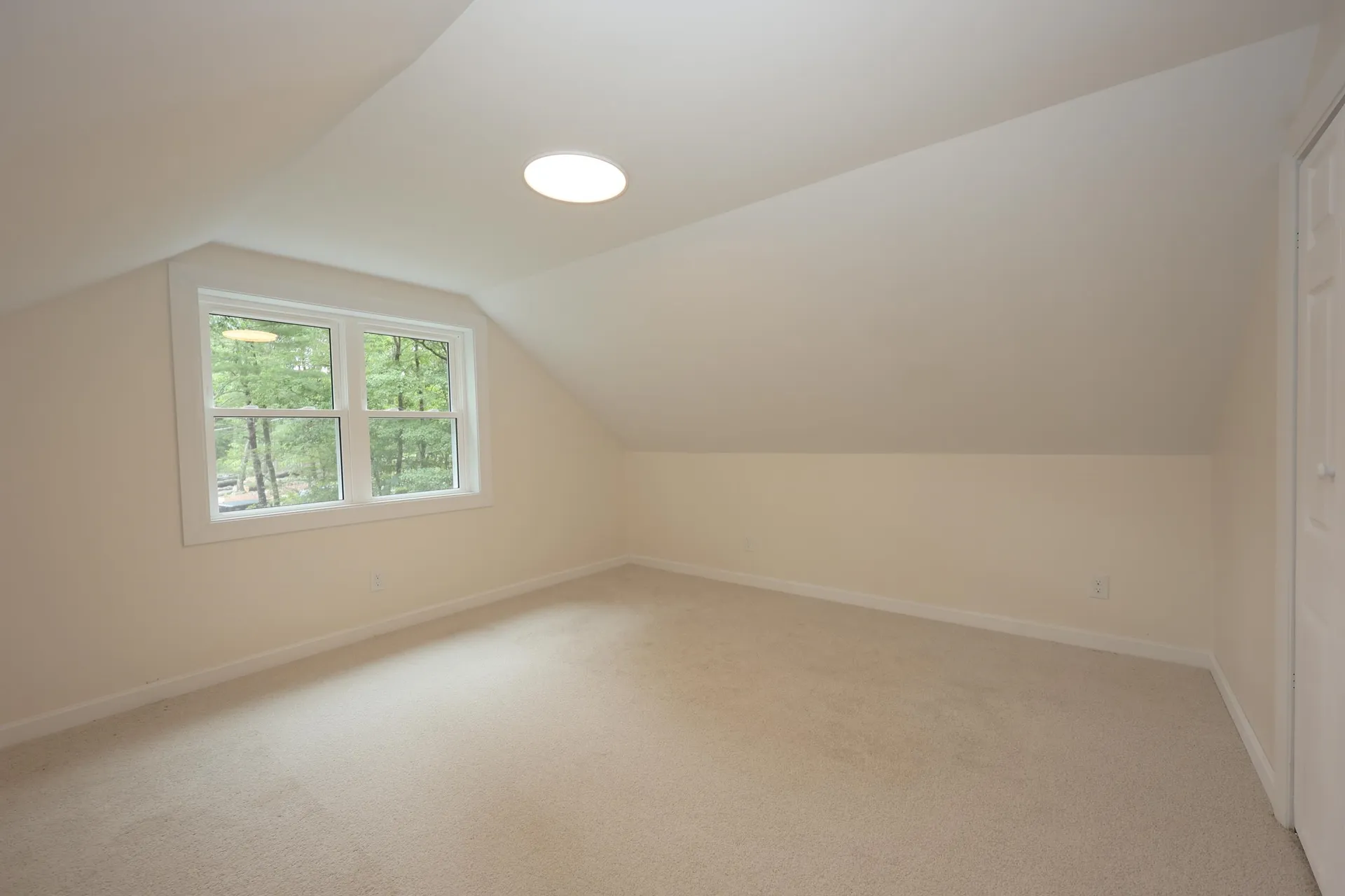 24 Mountain Road Raymond NH 03077