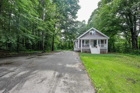 24 Mountain Road Raymond NH 03077