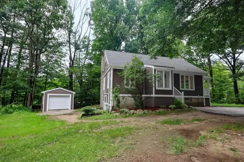 24 Mountain Road Raymond NH 03077