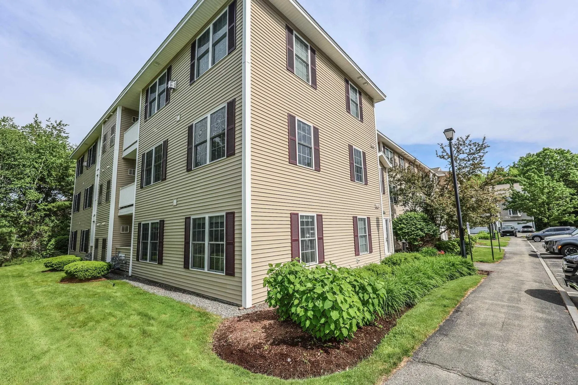 6 Crestview Circle Londonderry NH 03053