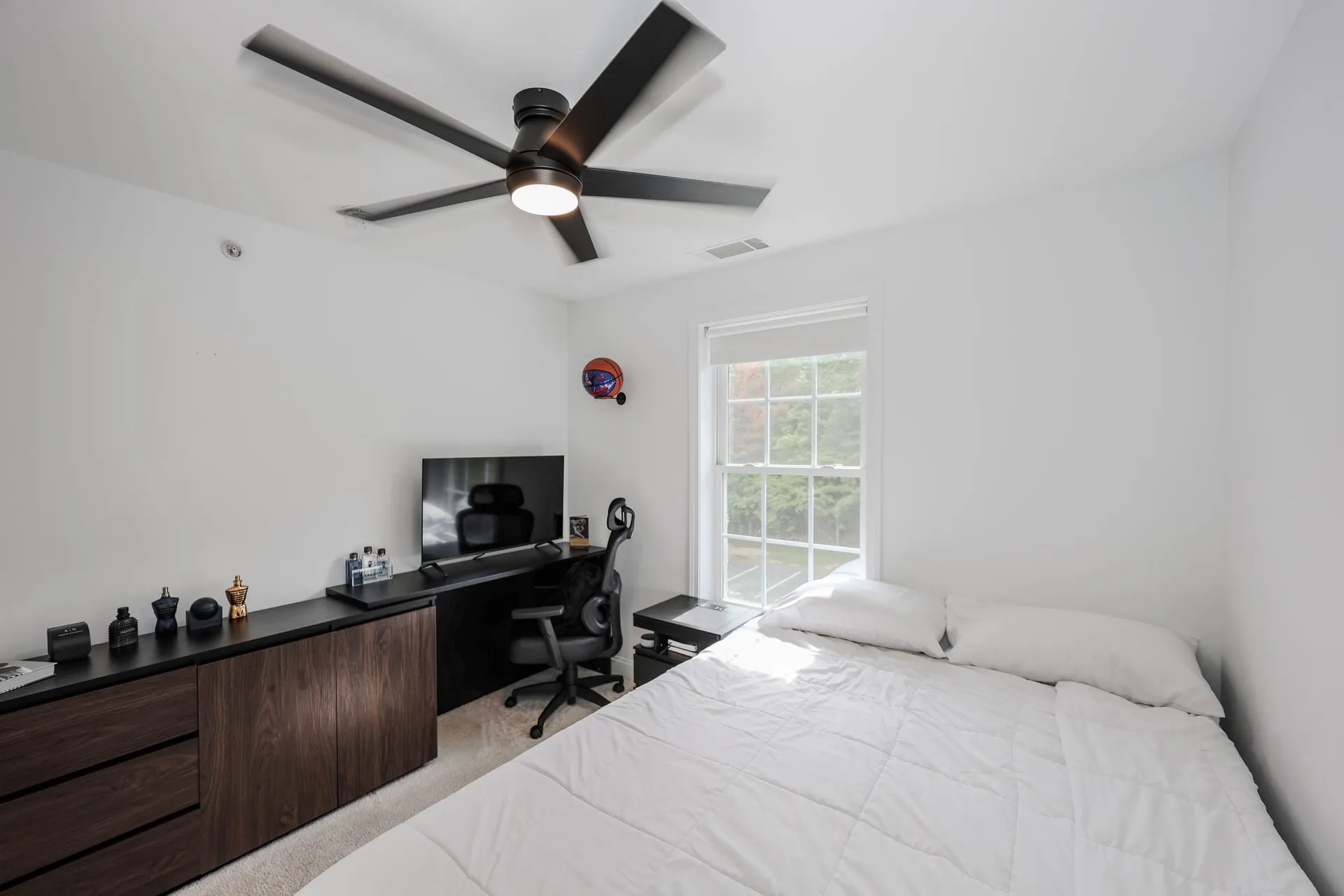 6 Crestview Circle Londonderry NH 03053