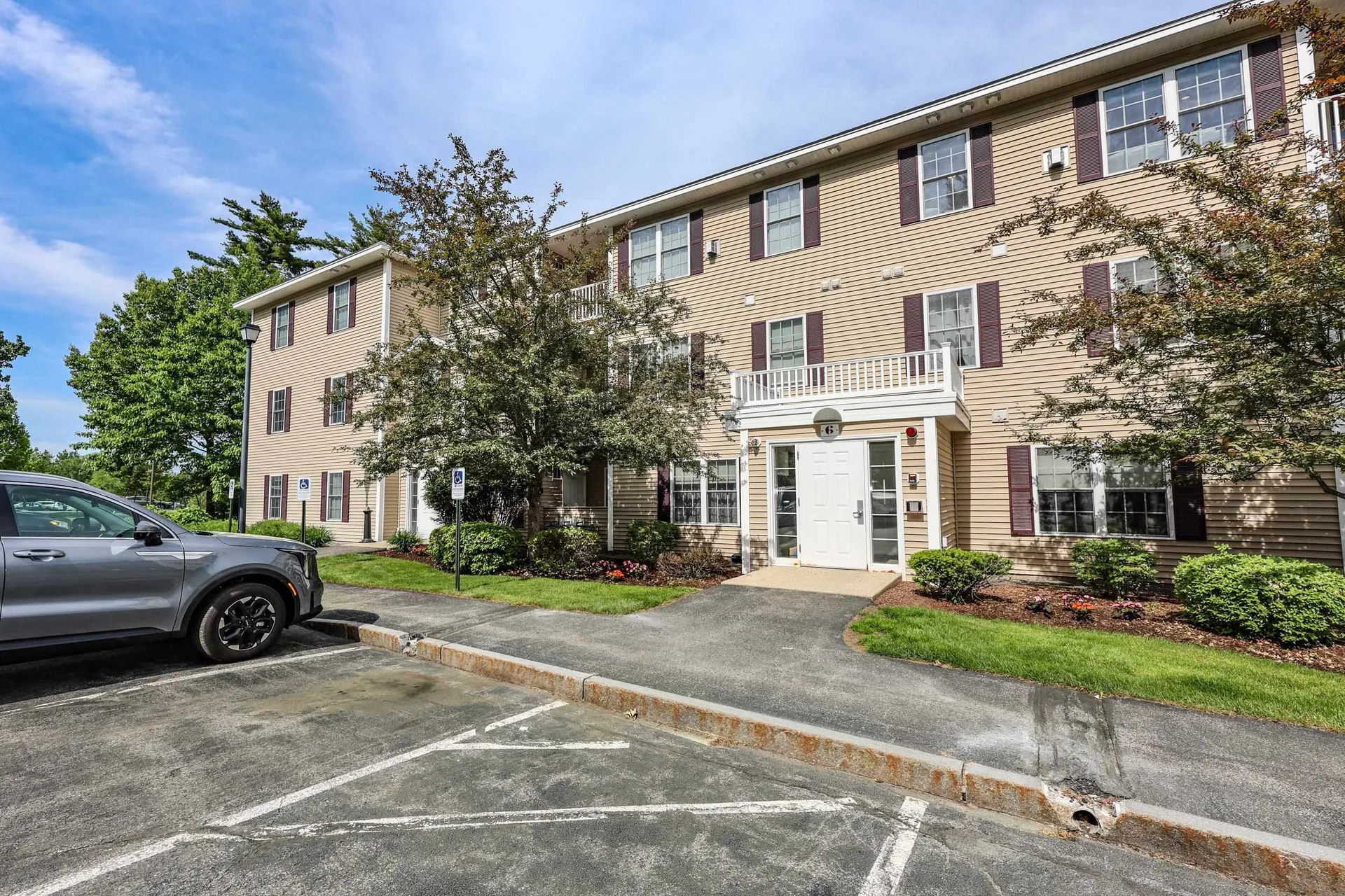 6 Crestview Circle Londonderry NH 03053
