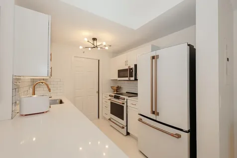 6 Crestview Circle Londonderry NH 03053