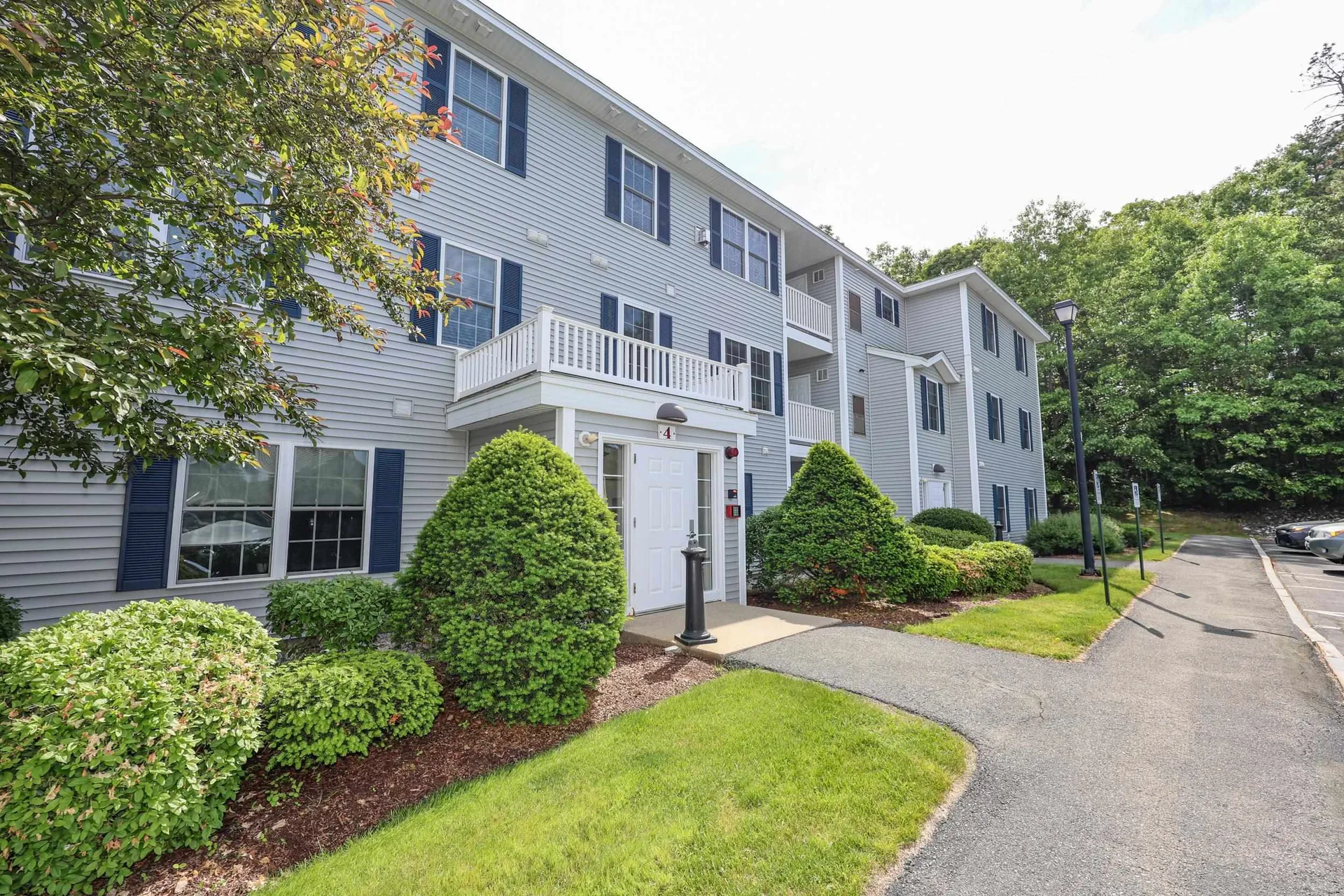 4 Crestview Circle Londonderry NH 03053