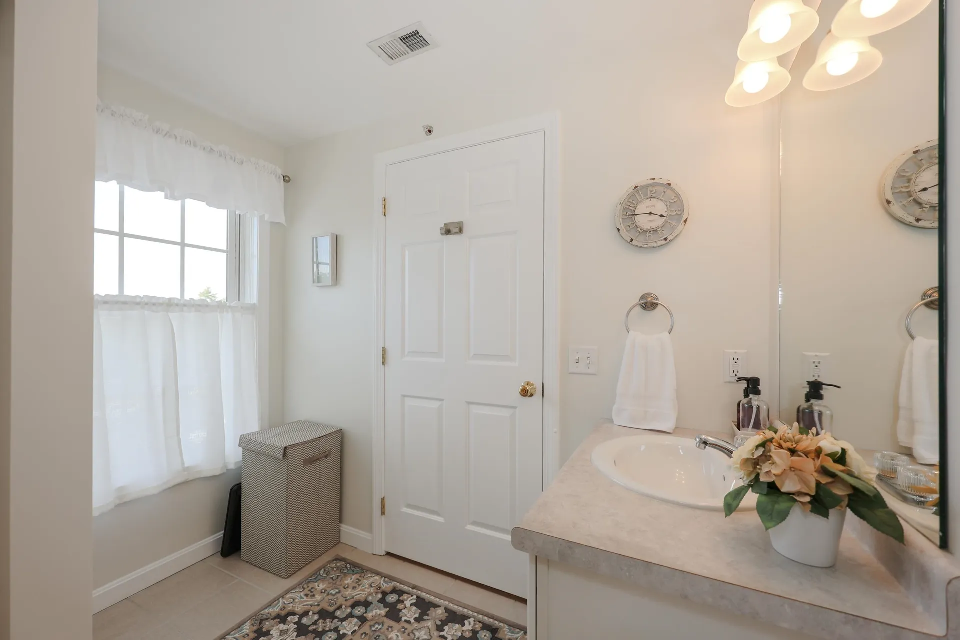 4 Crestview Circle Londonderry NH 03053