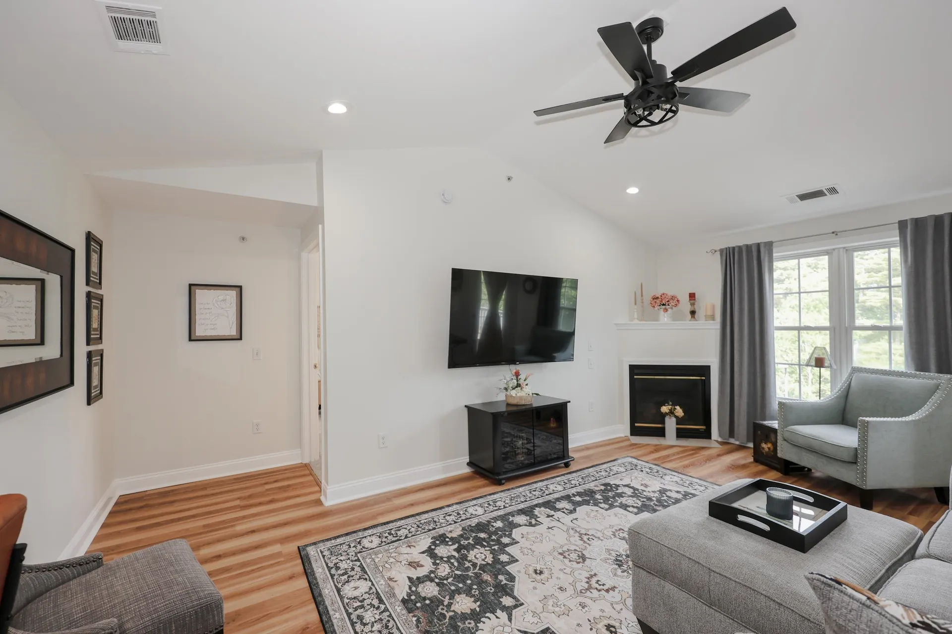 4 Crestview Circle Londonderry NH 03053