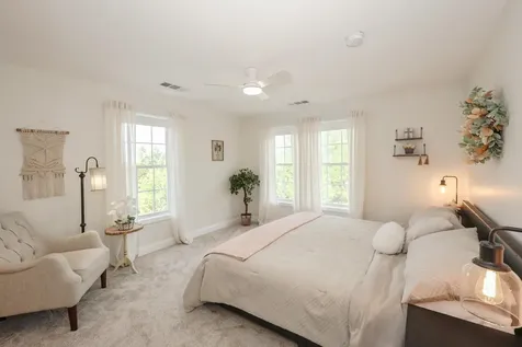 4 Crestview Circle Londonderry NH 03053
