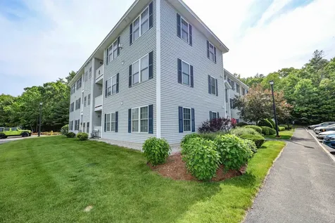 4 Crestview Circle Londonderry NH 03053