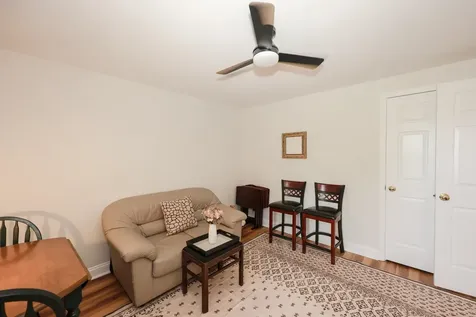 4 Crestview Circle Londonderry NH 03053