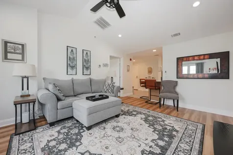 4 Crestview Circle Londonderry NH 03053