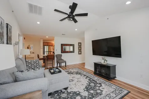 4 Crestview Circle Londonderry NH 03053
