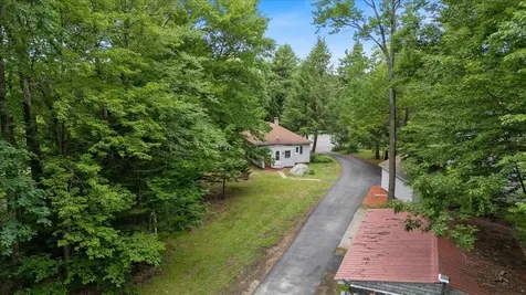1615 Hooksett Road Hooksett NH 03106