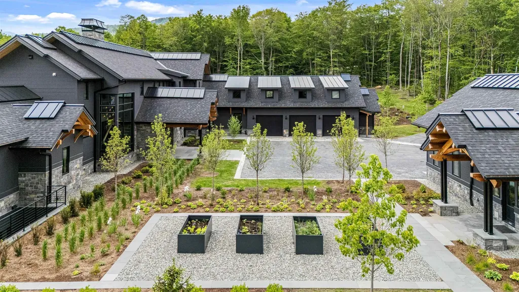 1084 Wade Pasture Road Stowe VT 05672-5259