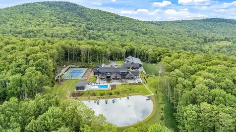 1084 Wade Pasture Road Stowe VT 05672-5259