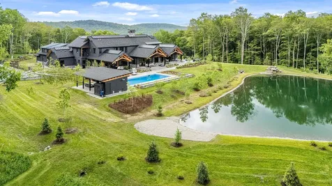 1084 Wade Pasture Road Stowe VT 05672-5259