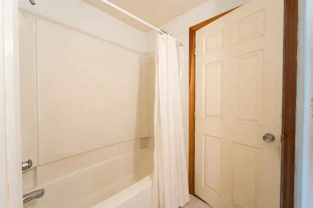 1-A Karen Lane Londonderry NH 03053