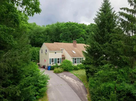 1-A Karen Lane Londonderry NH 03053
