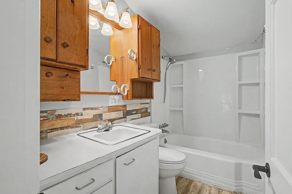 42 Sherburne Road Lee NH 03861