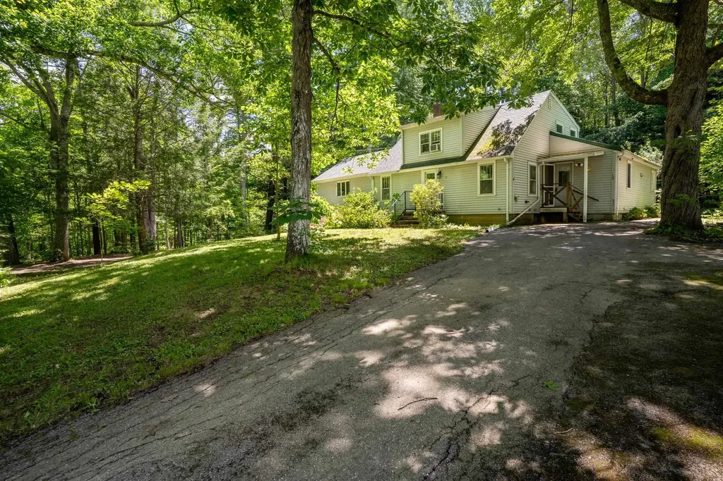 42 Sherburne Road Lee NH 03861