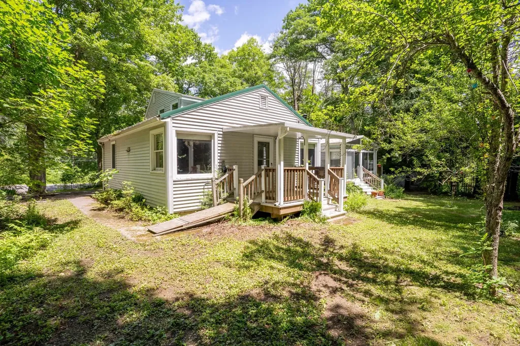 42 Sherburne Road Lee NH 03861