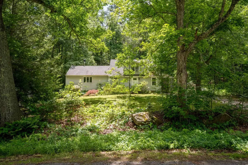 42 Sherburne Road Lee NH 03861