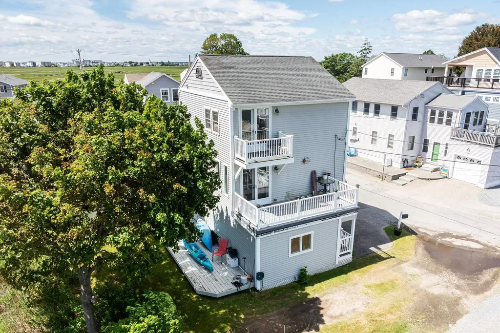 5 Viking Street Hampton NH 03842