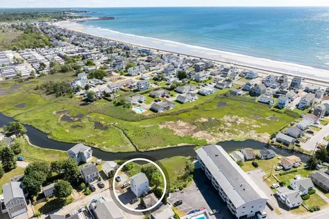 5 Viking Street Hampton NH 03842