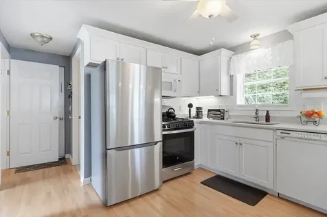 36 Wildwood Street Manchester NH 03103