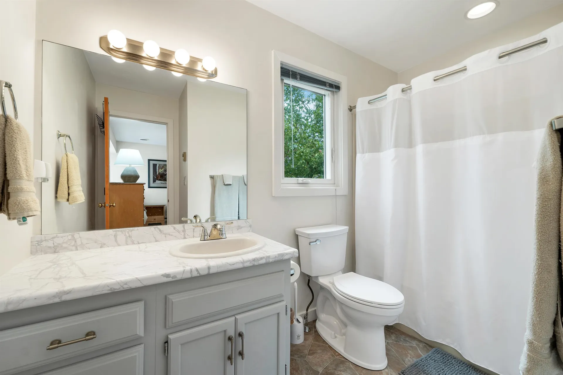 8 Ledgeview Way Plymouth NH 03264