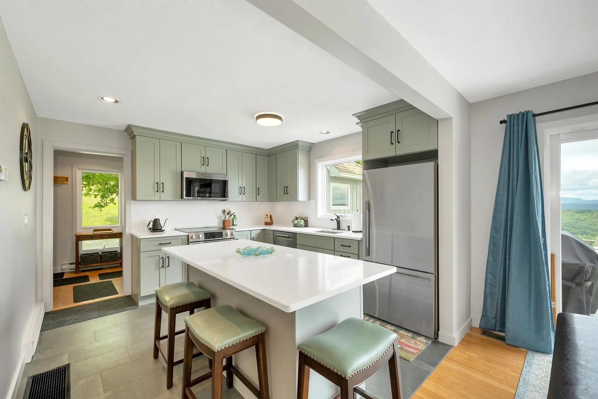 8 Ledgeview Way Plymouth NH 03264