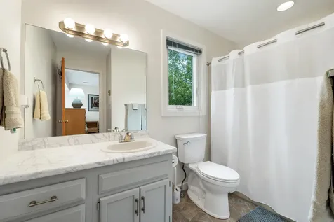 8 Ledgeview Way Plymouth NH 03264