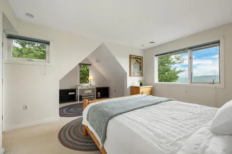 8 Ledgeview Way Plymouth NH 03264