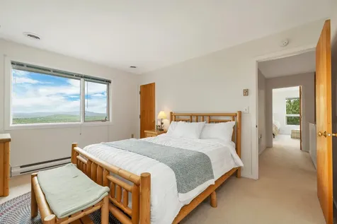 8 Ledgeview Way Plymouth NH 03264
