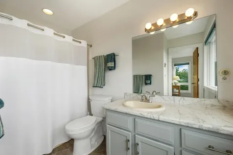 8 Ledgeview Way Plymouth NH 03264